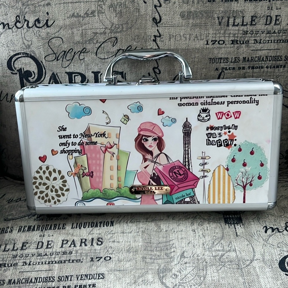 Nicole Lee USA makeup box